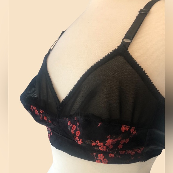 3 cute bras, 38B-C, sold as set. - Picture 14 of 15